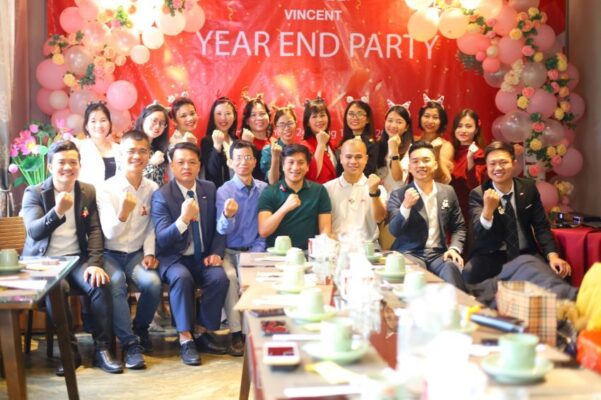 nhà hàng tổ chức Year end party